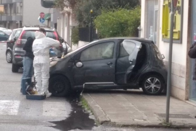 Reggio Calabria, dà fuoco alla moglie nell'auto: arrestato