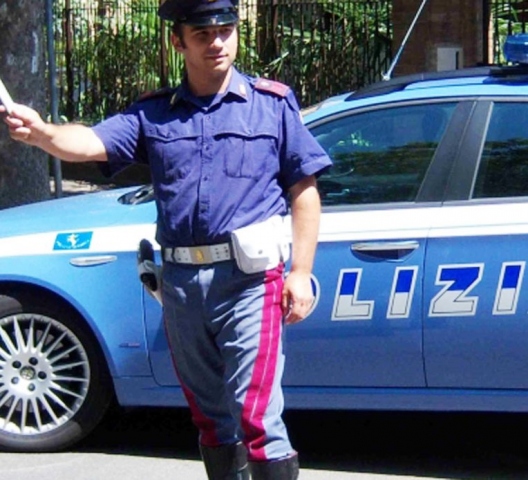 Augusta, a bordo di un'auto rubata senza patente: denunciato 19enne