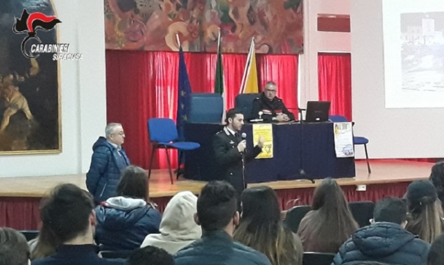 Siracusa, i Carabinieri incontrano gli studenti del Gagini