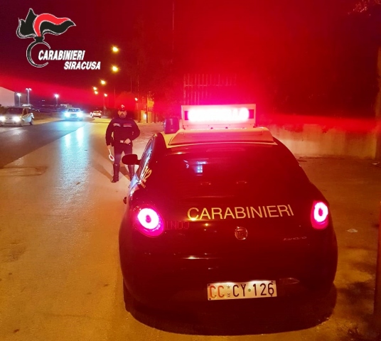 Siracusa, in auto con passamontagna e arnesi per lo scasso: denunciati quattro catanesi
