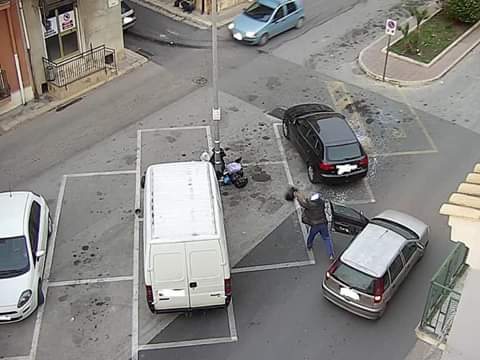 Rosolini, rifiuti in strada: le telecamere beccano gli sporcaccioni