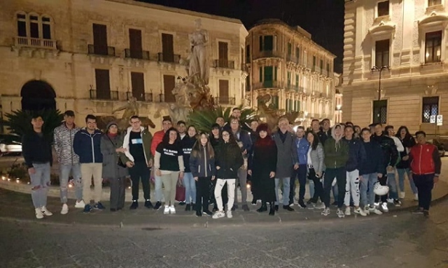 Siracusa, gli studenti dell'Insolera a "M'illumino di meno"