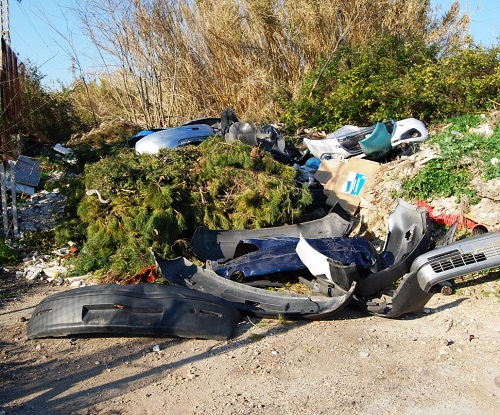 Siracusa, smaltimento illecito di rifiuti speciali: denunciato titolare di una carrozzeria