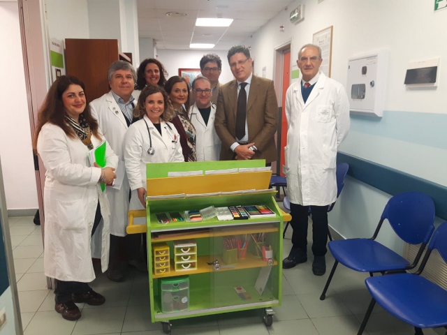 Siracusa, donata una biblioteca itinerante al reparto di Oncologia dell'Umberto I