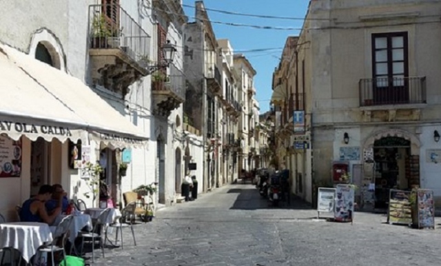 Siracusa ha il centro storico più vitale d'Italia, in 10 anni negozi cresciuti del 24,2%