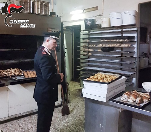 Siracusa, blatte, insetti e attrezzature arrugginite: chiuso un panificio