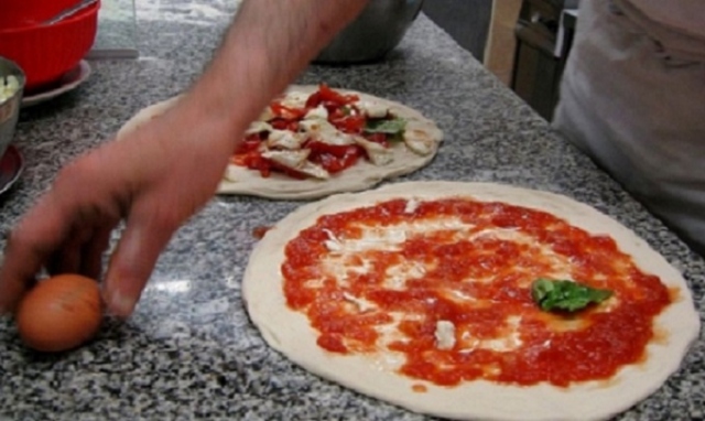 Villasmundo, alimenti in cattivo stato di conservazione in pizzeria