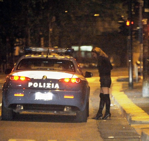 Augusta, sfruttamento della prostituzione: una denuncia
