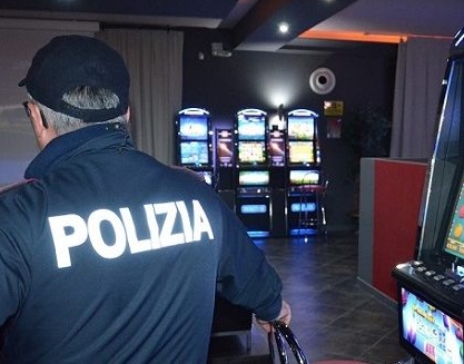 Priolo Gargallo, furto in agenzia scommesse: denunciato 22enne