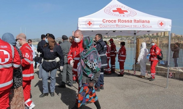 Siracusa, eritrea riabbraccia il fratello un anno dopo lo sbarco e la cura delle sue patologie