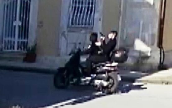 Siracusa, spari contro l’abitazione di un pregiudicato ai domiciliari: arrestati