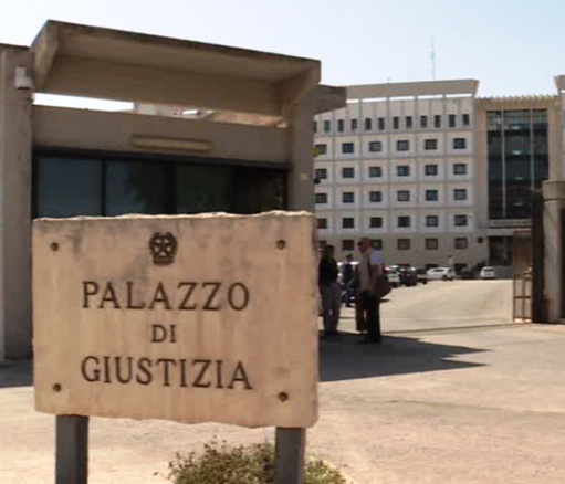 Fecero cadere da scooter 2 senegalesi, condannati siracusani