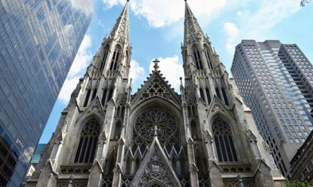 New York, entra nella cattedrale di Saint Patrick con 2 taniche di benzina