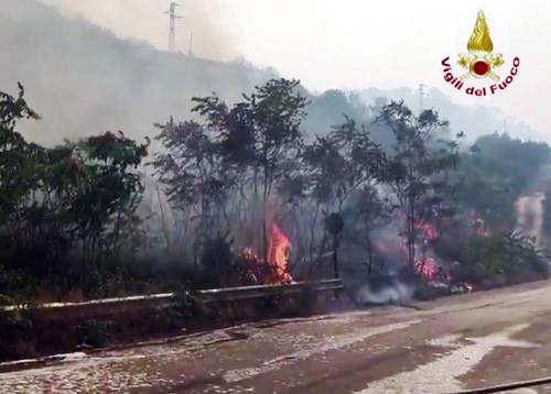 Palermo, maltempo: lo scirocco aumenta i roghi in provincia