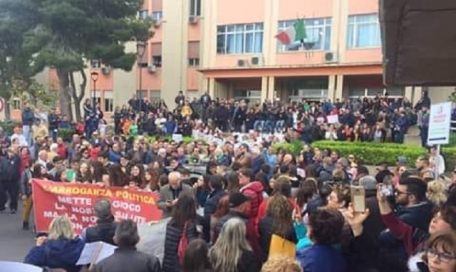 La protesta per l'ospedale Trigona di Noto arriva a Siracusa, giovedì 2 maggio sit in sotto la sede dell'Asp