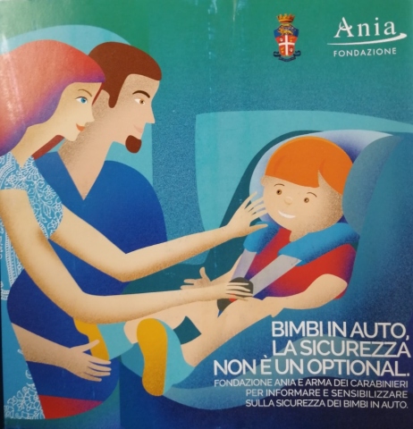 Siracusa, i carabinieri distribuiscono etilometro monouso e un opuscolo per il trasporto dei bambini in auto