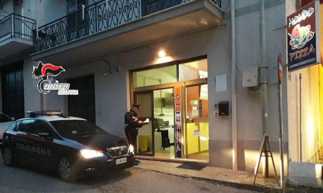 Noto, sparano contro una pizzeria perché non volevano pagare il conto
