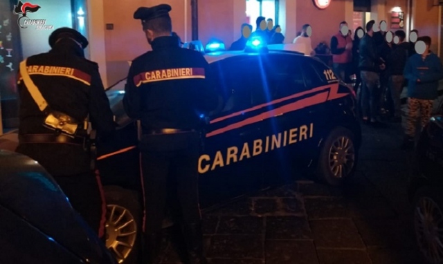 Carlentini, 100 kg di alimenti in cattivo stato in un pub: denuncia e sanzione