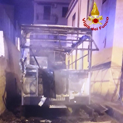 Noto, a fuoco due paninoteche a distanza di pochi minuti