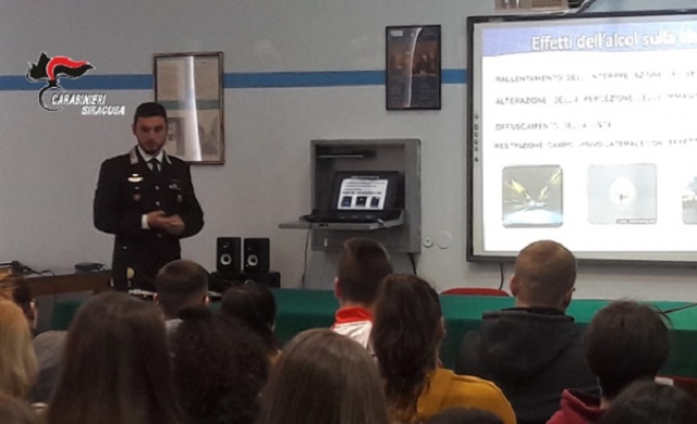 Siracusa, incontro dei Carabinieri con gli studenti del Brancati di Belvedere