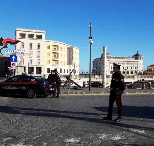 Siracusa, evade dai domiciliari armato di pistola a salve priva di tappo rosso: arrestato