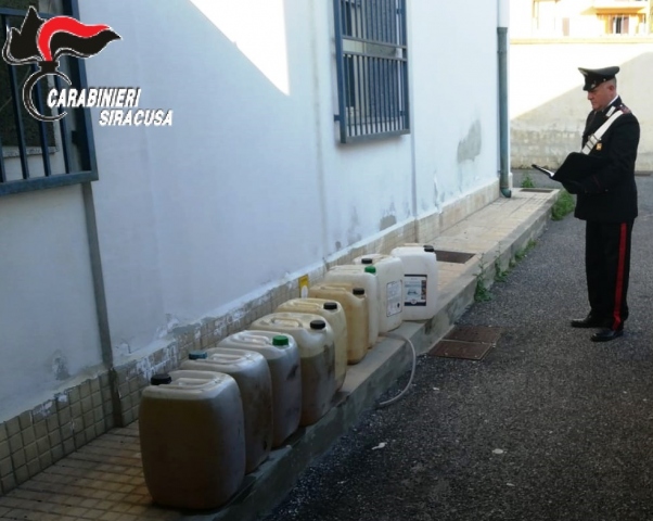Siracusa, tentato furto di 170 litri di gasolio aspirato dai serbatoi di mezzi parcheggiati: arrestati in due