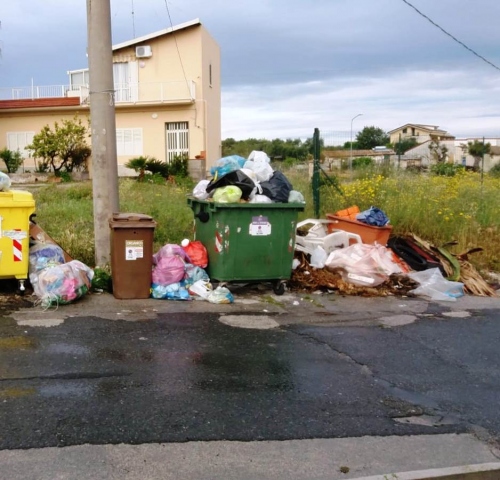 Melilli, bonifica straordinaria di rifiuti nelle strade di Villasmundo