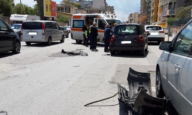 Siracusa, scontro auto-moto in viale Santa Panagia: un ferito