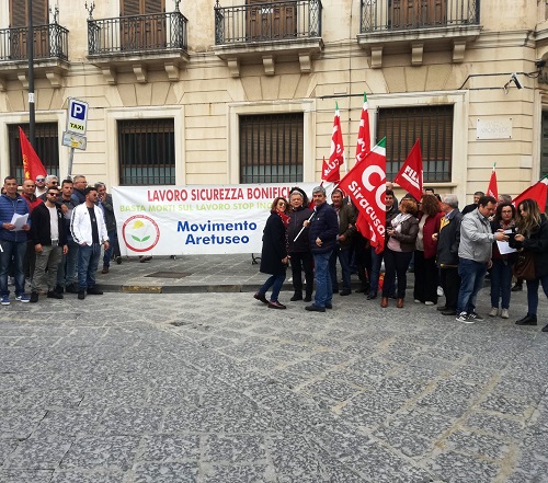 Siracusa, "Signor Prefetto si metta la tuta blu e passi da questo lato": il No dei lavoratori allo stop blocchi in portineria nella zona industriale