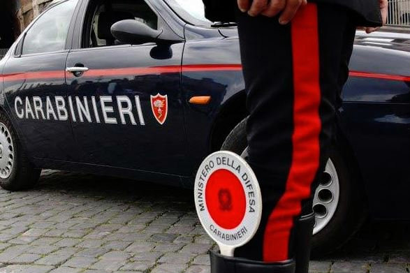 Nel Catanese, vede i Carabinieri e ingoia un condom con dosi di cocaina