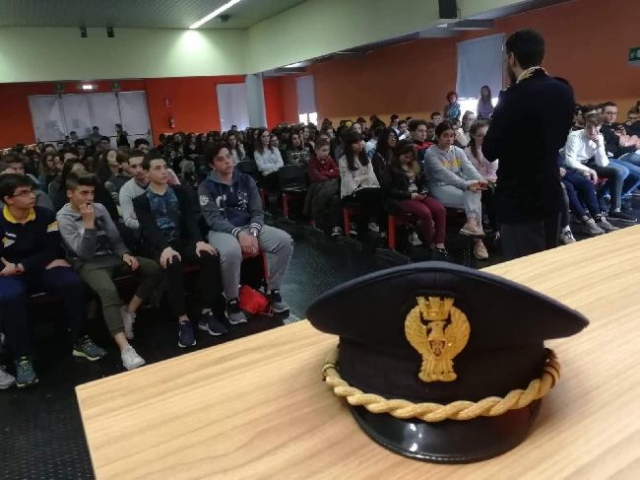 Lentini, la Polizia tiene un corso di formazione per gli studenti del Liceo Elio Vittorini