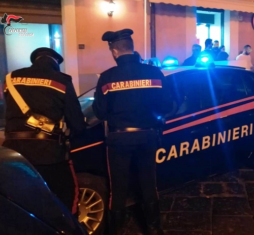Blitz in una delle piazze della movida siracusana in Ortigia, sanzioni e sequestro di droga