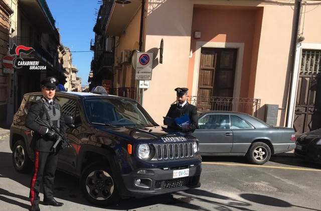 Francofonte, tenta di aggredire l'attuale compagna dell'ex: arrestata