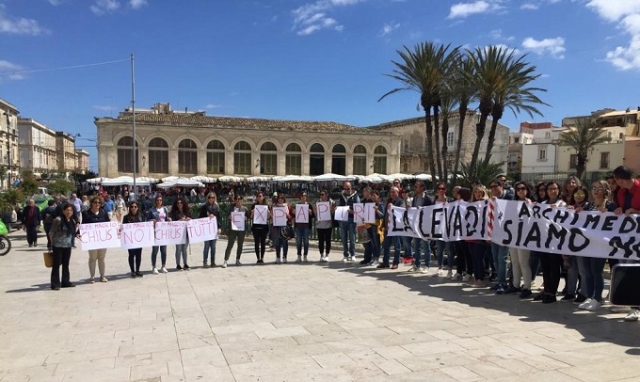 Siracusa, nuova protesta dei dipendenti di Spaccio Alimentare: sit in al tempio di Apollo
