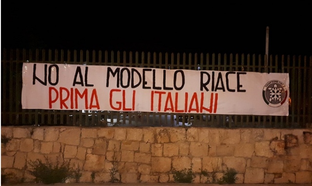 Siracusa, striscione di CasaPound contro la visita di Mimmo Lucano