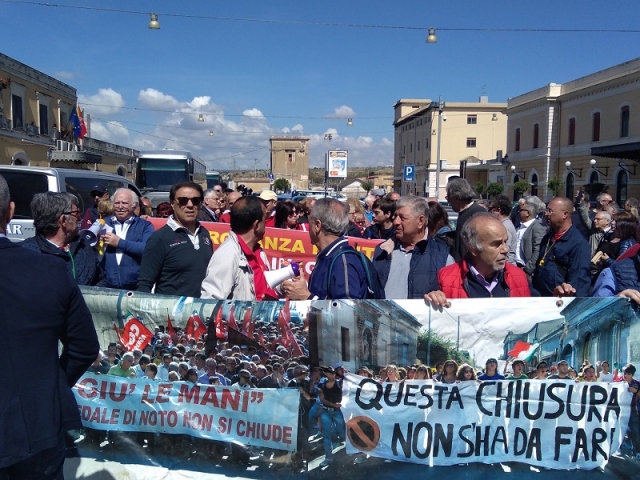 Siracusa, i cittadini della zona Sud in marcia con un obiettivo chiaro: “Il Trigona non si tocca”