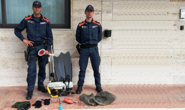 Augusta, pesca di frodo nel porto: sanzione da 4mila euro