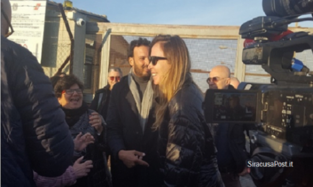 Siracusa, salirono su Sea Watch: multa di 2.000 euro a parlamentari e sindaco