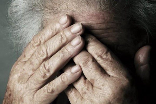 Siracusa, maltratta da 5 anni la madre 77enne: allontanato il figlio
