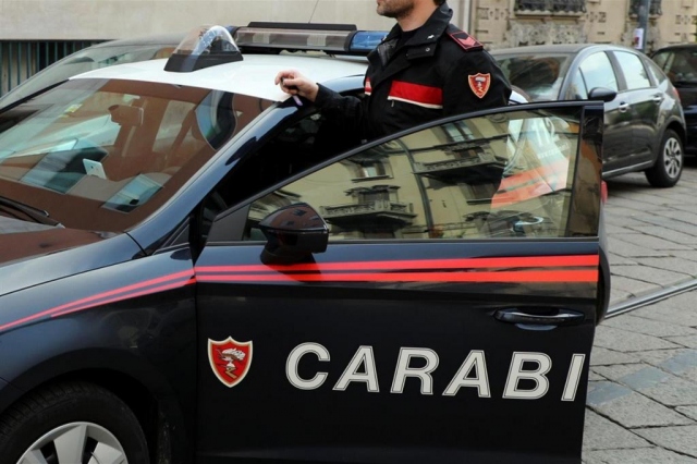 Siracusa, minaccia e aggredisce i genitori per soldi: arrestato