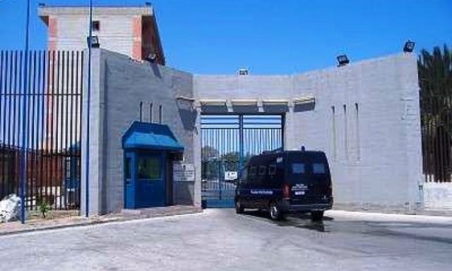 Augusta, detenuto aggredisce agente sferrandogli un pugno