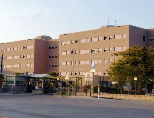 Siracusa, furto, porto di armi, rissa, violazione Daspo ed evasione: arrestato 37enne