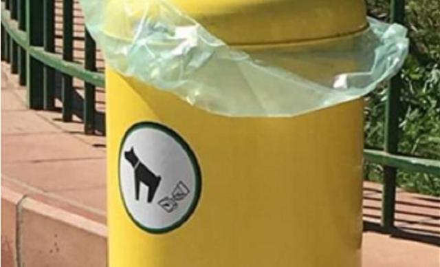 Siracusa, installati cestini per deiezioni canine