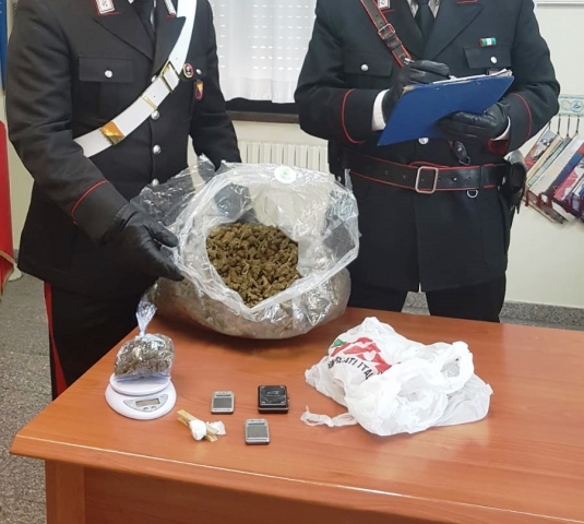 Siracusa, trovato 23enne in possesso di 2 chili di marijuana e 7 grammi di cocaina: arrestato per spaccio