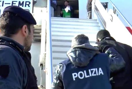 Siracusa, irregolare chiede rinnovo permesso soggiorno: denunciato