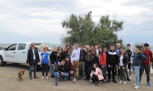 Siracusa, Giornata ecologica: ripulite la spiaggetta Maniace e la scogliera Talete
