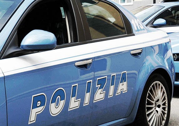 Siracusa, furto aggravato e porto ingiustificato di arma da taglio: denunciati in tre