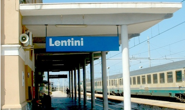 Lentini, furto al cantiere della stazione ferroviaria: 3 malviventi in fuga