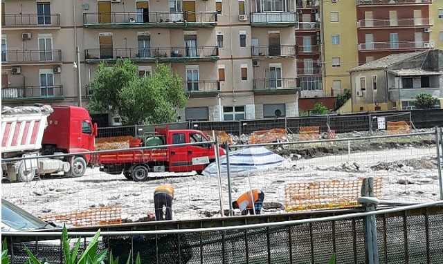 Siracusa, resti di un antico cimitero nel cantiere di un supermercato in via Bufardeci: Granata chiede un atto ispettivo
