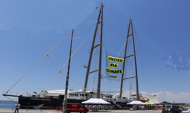 Siracusa,la Rainbow Warrior di Greenpeace in porto